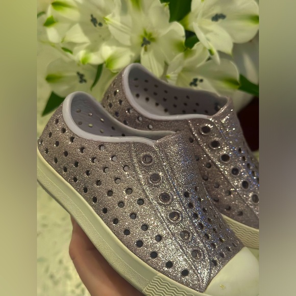 Size c6 Native shoes - Picture 1 of 2